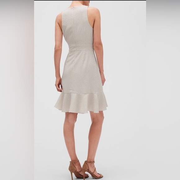 NWT Ruffle-Hem Sheath Dress Banana Republic Factory Off White Dot Size 8 - Picture 2 of 11